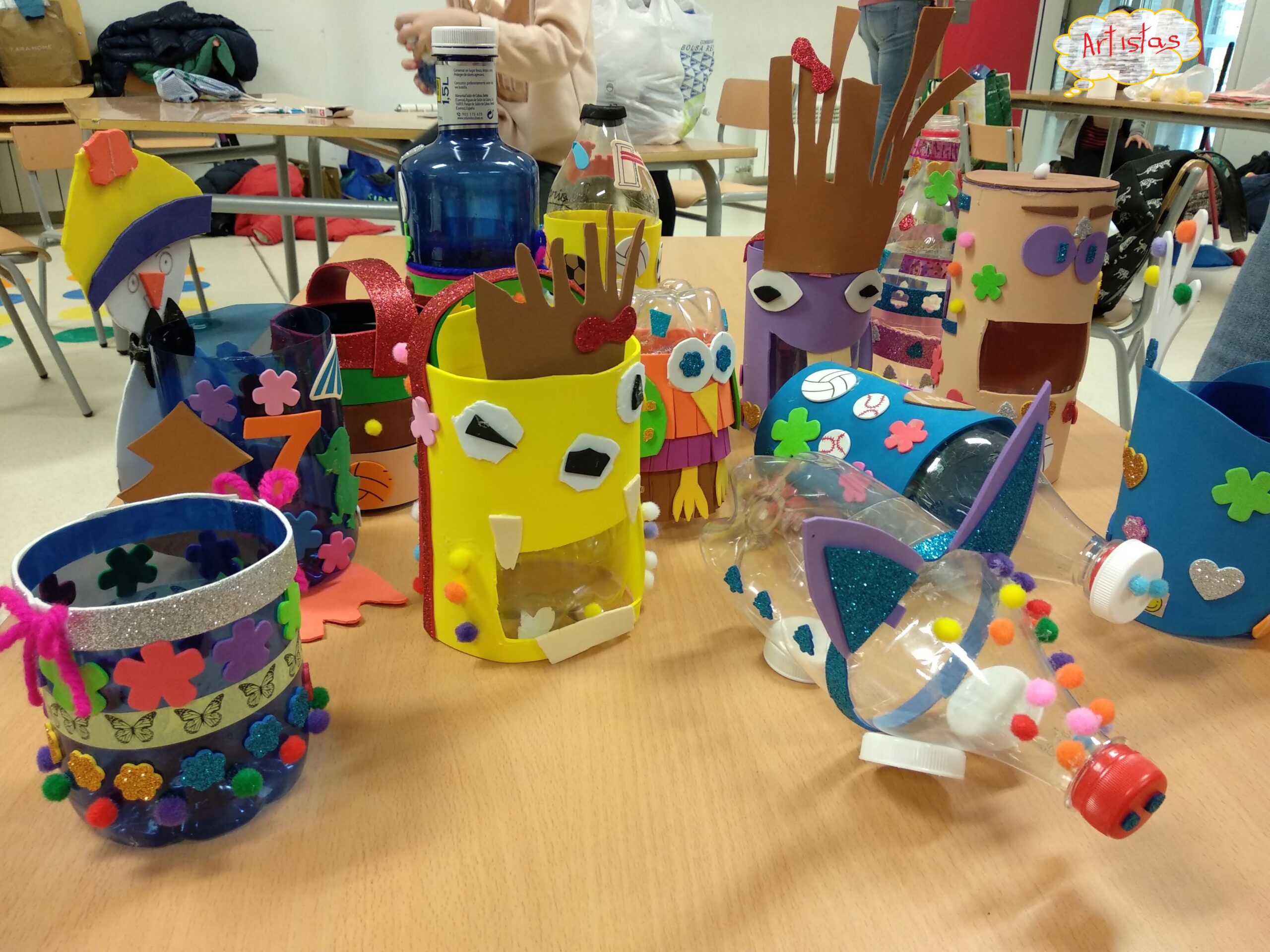 Taller de manualidades con material reciclado.